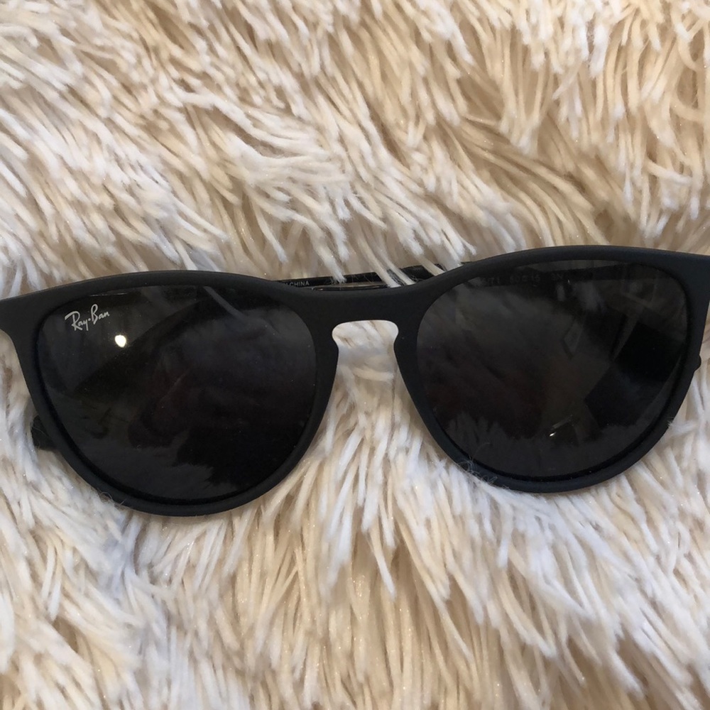 Children’s/Small Women’s Ray-Ban Erika Black Sunglasses